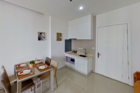 Studio dans le Condo à Huai Khwang, Bangkok, Thaïlande  № 145770 - photo 7