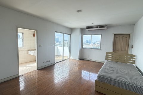 Condo à Yan Nawa, Bangkok, Thaïlande, 3 chambres  № 148974 - photo 12