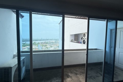 Condo à Yan Nawa, Bangkok, Thaïlande, 3 chambres  № 148974 - photo 2