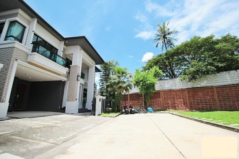 House in Bang Khae, Bangkok, Thailand 4 bedrooms № 162034 - photo 2