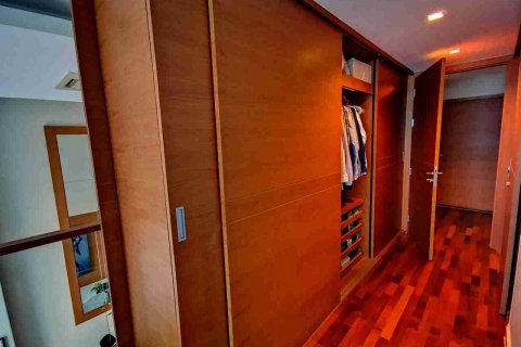 Condo in Bangkok, Thailand, 2 bedrooms № 183461 - photo 14