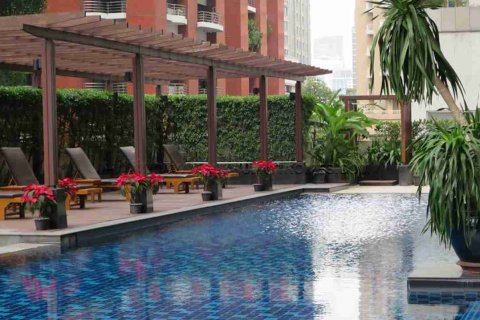 Condo in Bangkok, Thailand, 2 bedrooms № 183461 - photo 2
