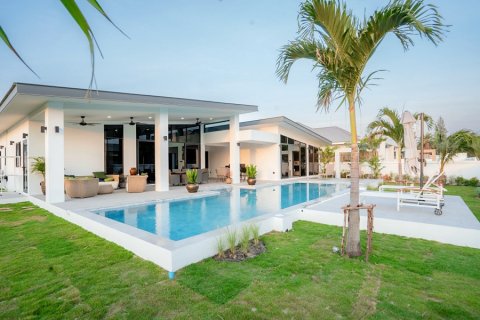 House in Hua Hin, Thailand 4 bedrooms № 168120 - photo 3