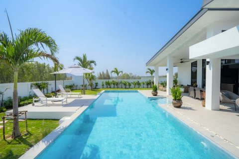 House in Hua Hin, Thailand 4 bedrooms № 168120 - photo 4