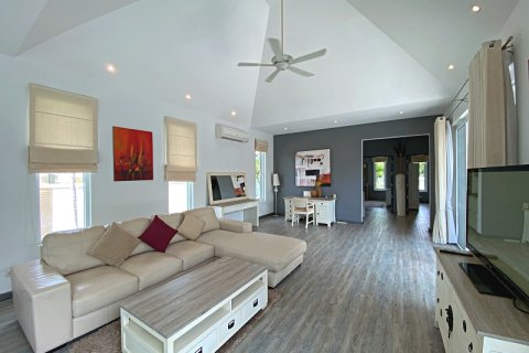 Villa in Hua Hin, Thailand 3 bedrooms № 168356 - photo 17