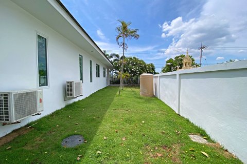 Villa in Hua Hin, Thailand 3 bedrooms № 168356 - photo 12