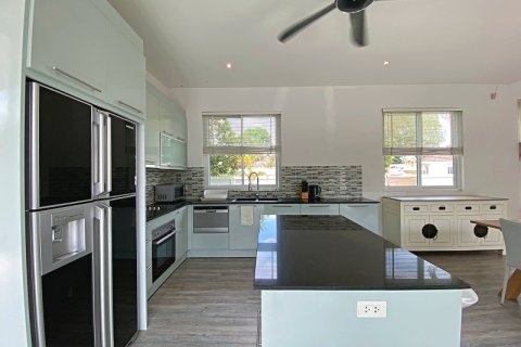 Villa in Hua Hin, Thailand 3 bedrooms № 168356 - photo 16