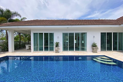 Villa in Hua Hin, Thailand 3 bedrooms № 168356 - photo 4