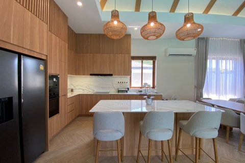 Villa in Hua Hin, Thailand 4 bedrooms № 168386 - photo 14
