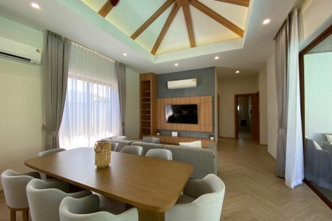 Villa in Hua Hin, Thailand 4 bedrooms № 168386 - photo 13