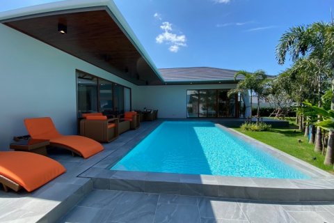Villa in Hua Hin, Thailand 4 bedrooms № 168386 - photo 5