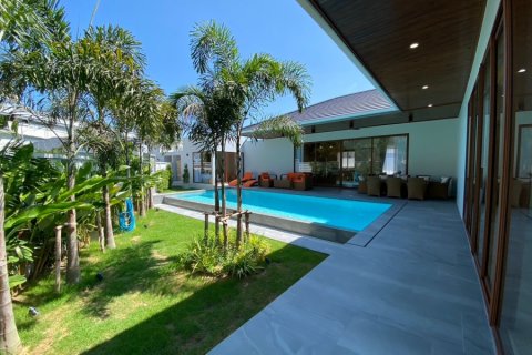 Villa in Hua Hin, Thailand 4 bedrooms № 168386 - photo 4