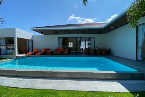 Villa in Hua Hin, Thailand 4 bedrooms № 168386 - photo 2