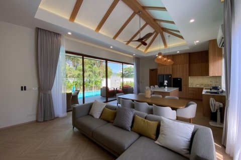 Villa in Hua Hin, Thailand 4 bedrooms № 168386 - photo 11