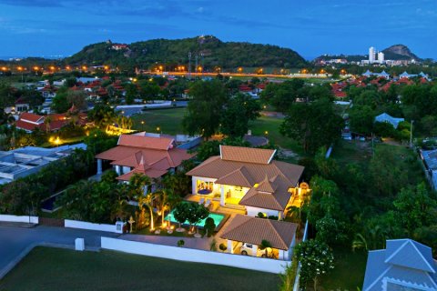 Villa in Hua Hin, Thailand 2 bedrooms № 168388 - photo 16