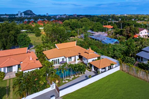 Villa in Hua Hin, Thailand 2 bedrooms № 168388 - photo 14