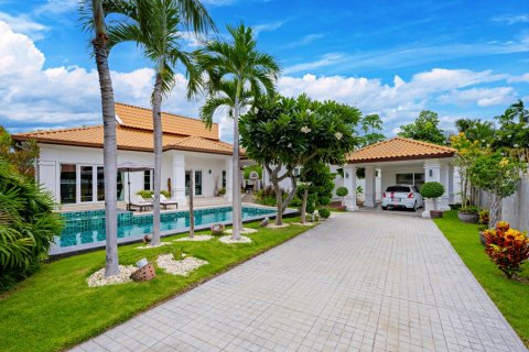 Villa in Hua Hin, Thailand 2 bedrooms № 168388 - photo 13