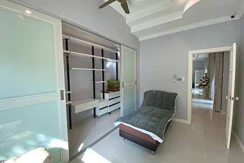 Villa in Hua Hin, Thailand 4 bedrooms № 168387 - photo 27