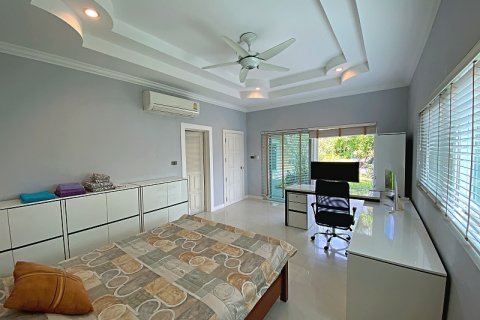 Villa in Hua Hin, Thailand 4 bedrooms № 168387 - photo 30
