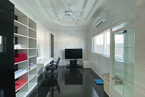 Villa in Hua Hin, Thailand 4 bedrooms № 168387 - photo 25