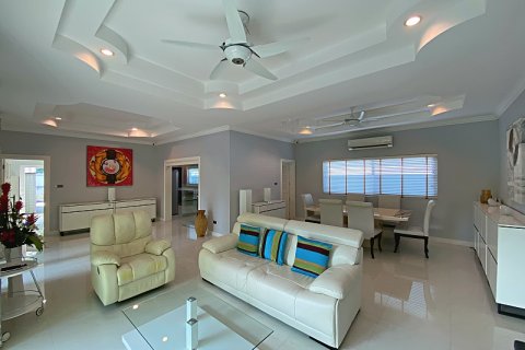 Villa in Hua Hin, Thailand 4 bedrooms № 168387 - photo 13