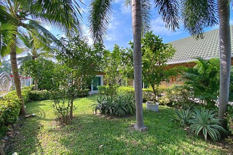 Villa in Hua Hin, Thailand 4 bedrooms № 168387 - photo 3