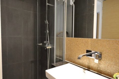 Studio in the Condo in Khlong Toei, Bangkok, Thailand  № 162102 - photo 7