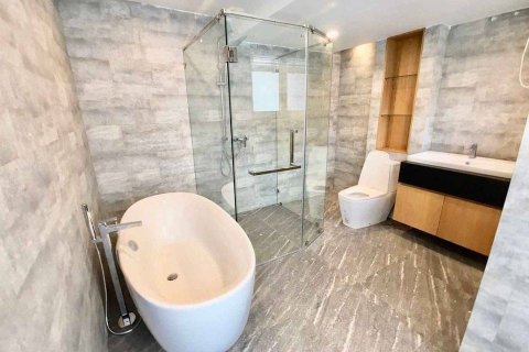 Condo à Watthana, Bangkok, Thaïlande, 4 chambres № 208484 - photo 2