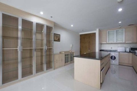 Condo à Khlong Toei, Bangkok, Thaïlande, 3 chambres  № 208482 - photo 5