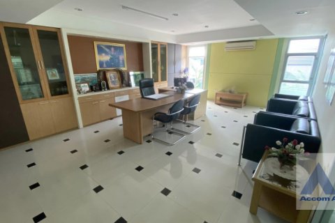 Gewerbeimmobilie in Bang Kapi, Bangkok, Thailand 1500 m2 № 216888 - Foto 3