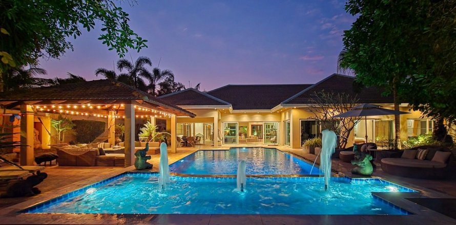 Maison à Pattaya, Thaïlande 6 chambres № 171768