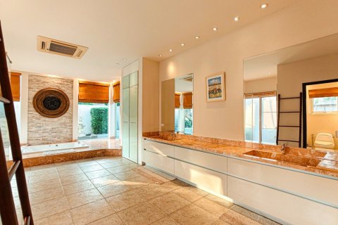 Maison à Pattaya, Thaïlande 6 chambres № 171768 - photo 24