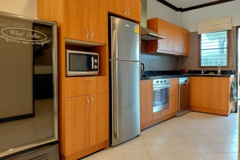 Townhouse in Hua Hin, Thailand 3 bedrooms № 171770 - photo 18