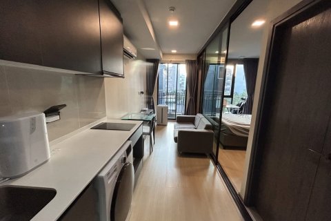 Studio in the Condo in Khlong Toei, Bangkok, Thailand № 159233