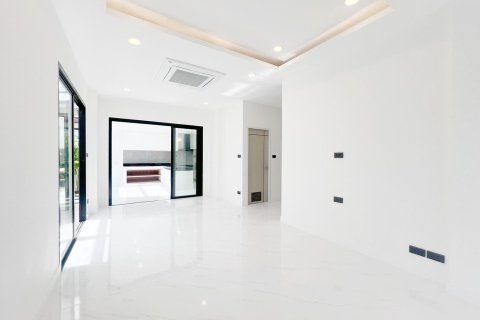 House in Phuket, Thailand 4 bedrooms № 159239 - photo 14