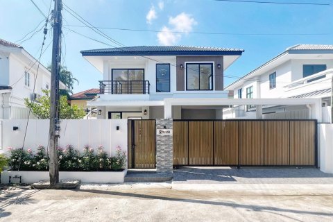 House in Phuket, Thailand 4 bedrooms № 159239