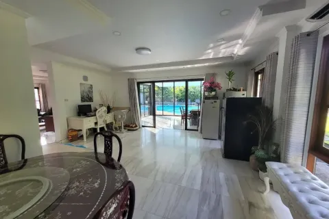 House in Kathu, Thailand 4 bedrooms № 148240 - photo 10