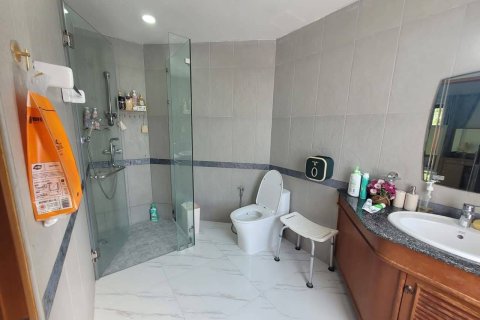House in Kathu, Thailand 4 bedrooms № 148240 - photo 6