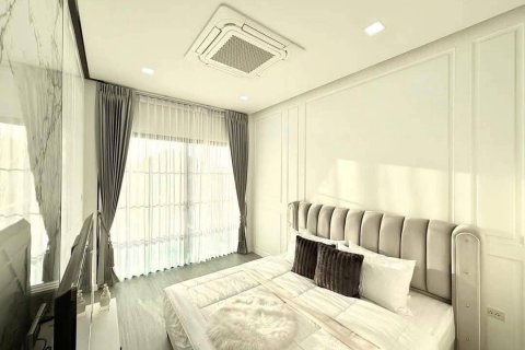 House in Pattaya, Thailand 6 bedrooms № 144803 - photo 12