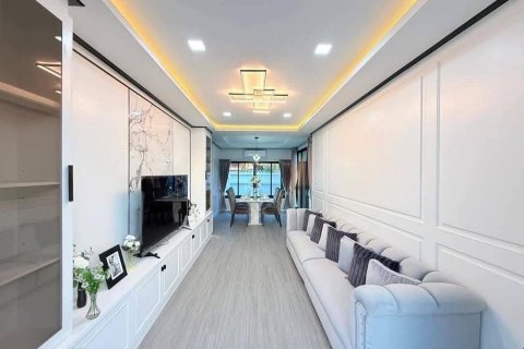 House in Pattaya, Thailand 6 bedrooms № 144803 - photo 2