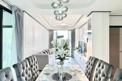 House in Pattaya, Thailand 6 bedrooms № 144803 - photo 3