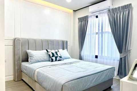 House in Pattaya, Thailand 6 bedrooms № 144803 - photo 5