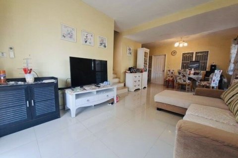 Townhouse in Phra Pradaeng, Thailand 3 bedrooms № 169148 - photo 2