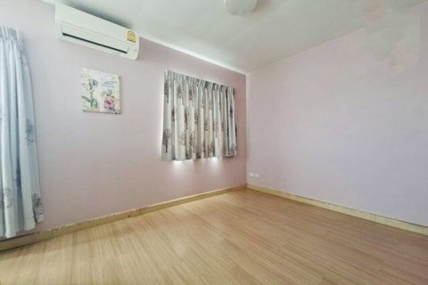 Townhouse in Phra Pradaeng, Thailand 3 bedrooms № 169148 - photo 4