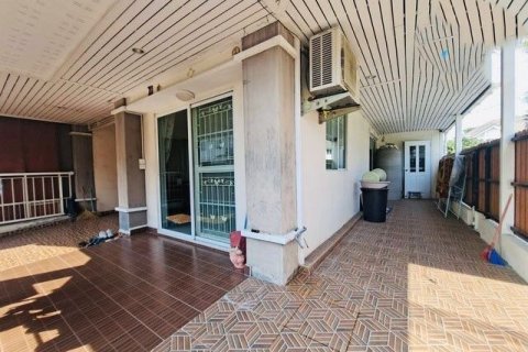 Townhouse in Phra Pradaeng, Thailand 3 bedrooms № 169148 - photo 8