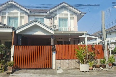 Townhouse in Phra Pradaeng, Thailand 3 bedrooms № 169148 - photo 1