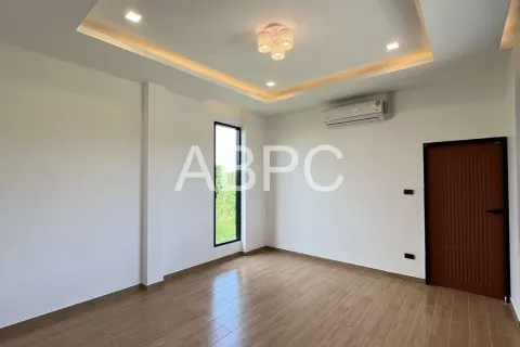 Casa de 5 dormitorios en Pattaya, Tailandia № 212119 - foto 8