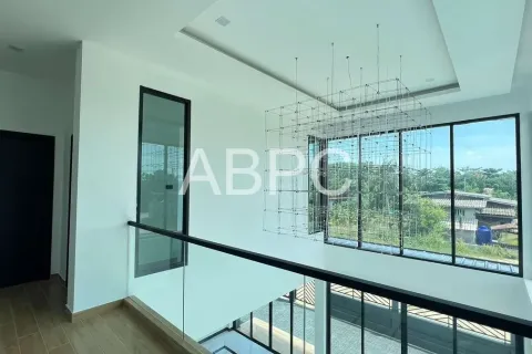 Casa de 5 dormitorios en Pattaya, Tailandia № 212119 - foto 9
