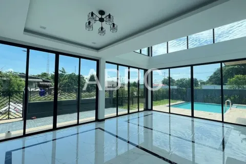 Casa de 5 dormitorios en Pattaya, Tailandia № 212119 - foto 6