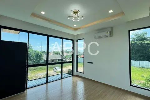 Casa de 5 dormitorios en Pattaya, Tailandia № 212119 - foto 12